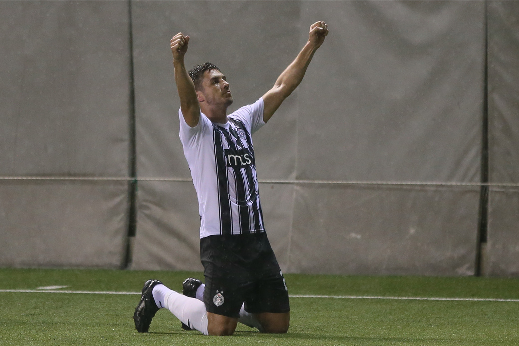 Nemanja Nikolić slavi gol za pobedu Partizana nad IMT-om