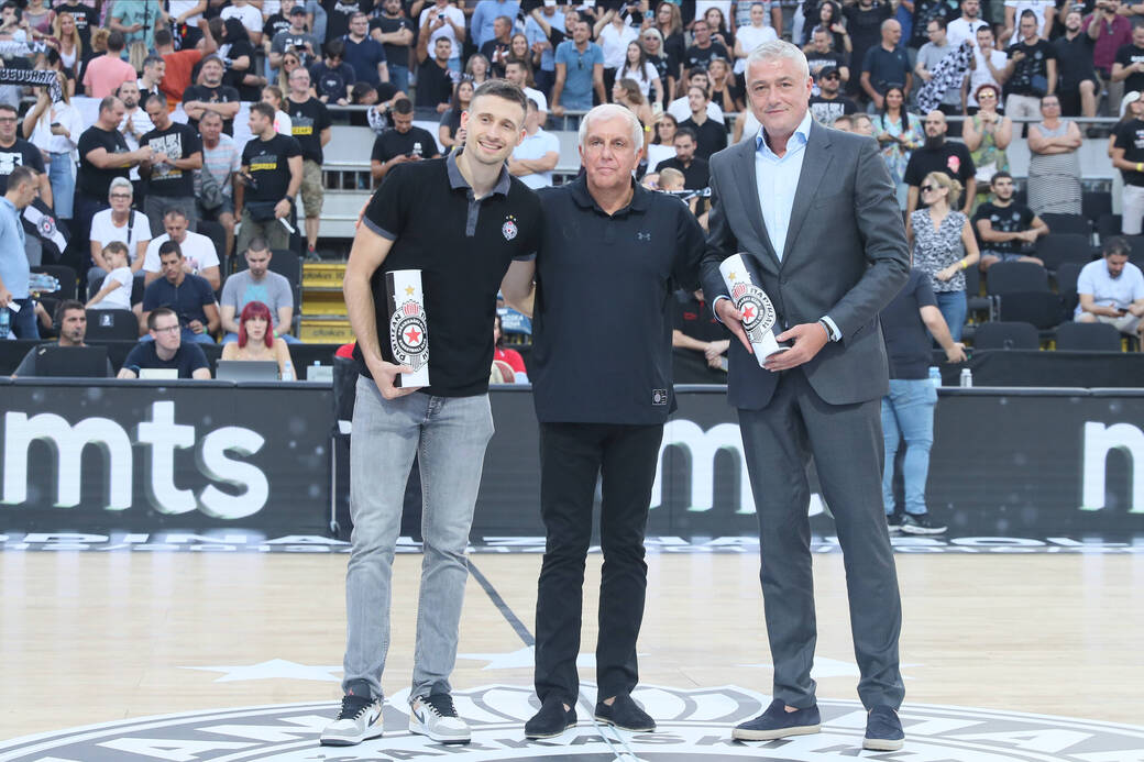 Aleksa Avramović, Željko Obradović i Predrag Saša Danilović pred početak prijateljske utakmice između Partizana i Fuenlabrade na Tašmajdanu