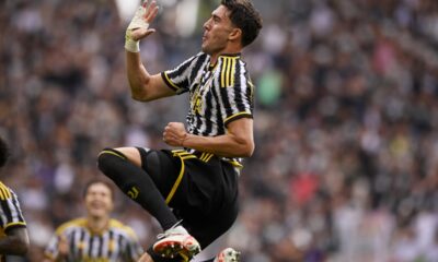 Dušan Vlahović slavi drugi gol u pobedi Juventusa nad Laciom 3:1