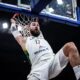 Jonas Valančijunas zakucava na meču Litvanija - Slovenija