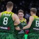 Košarkaši Litvanije slave pobedu protiv SAD