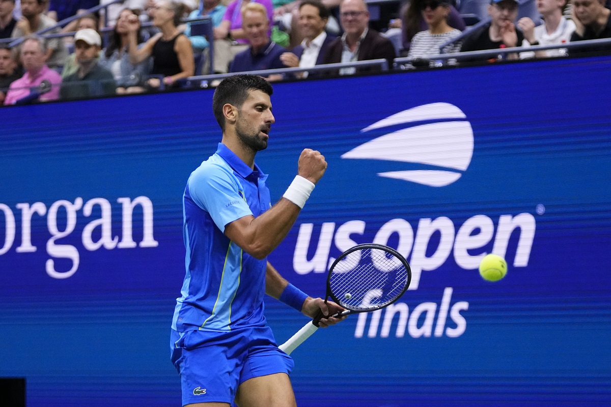 Novak Đoković proslavlja poen u finalu US opena protiv Medvedeva