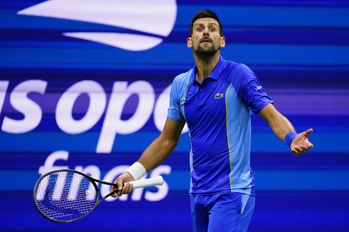 Novak Đoković reaguje prema svojoj loži tokom finala US opena