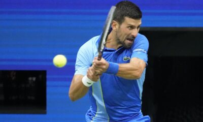 Novak Đoković vraća lopticu tokom finala US opena 2023. protiv Danila Medvedeva