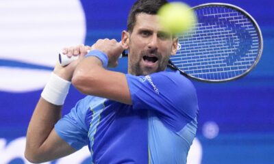 Novak Đoković udara lopticu u finalu US opena