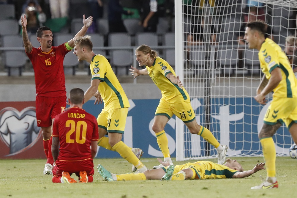 Černič slavi gol protiv Crne Gore kojim je doneo Litvaniji bod u kvalifikacijama za EURO