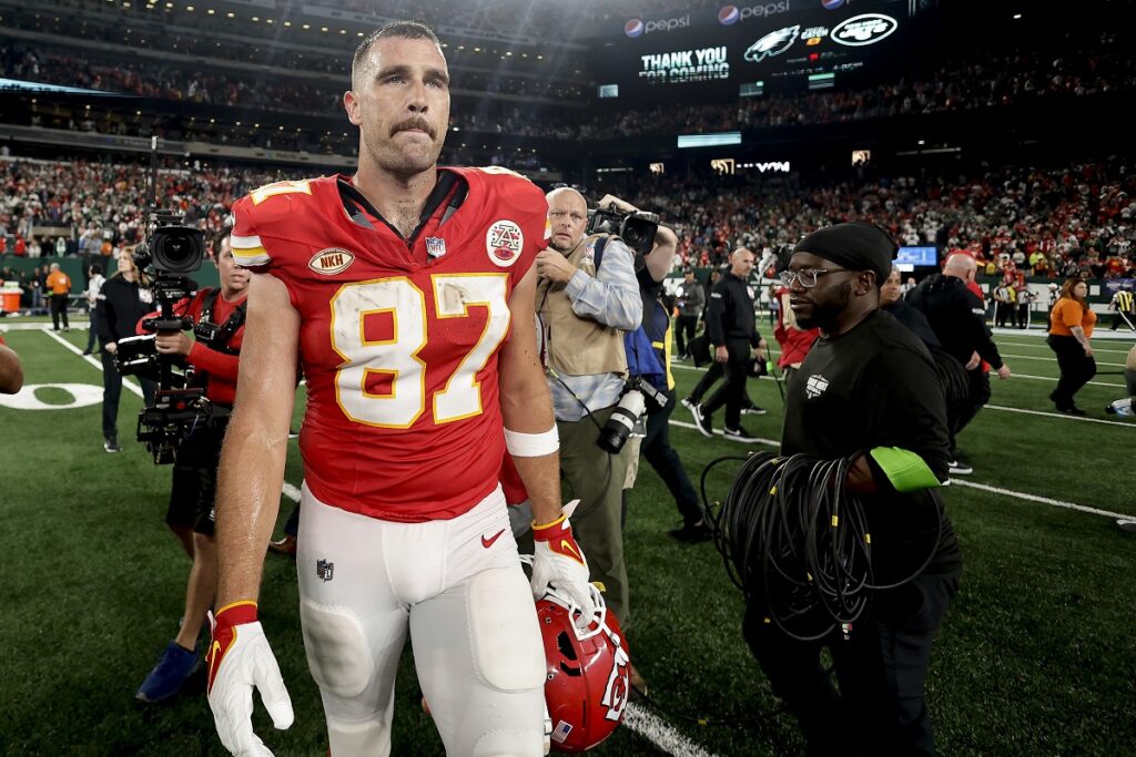 Kansas City Chiefs tight end Travis Kelce (87) walks off the field after playing against the New York Jets in an NFL football game, Sunday, Oct. 1, 2023, in East Rutherford, N.J. (AP Photo/Adam Hunger)