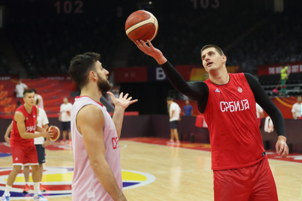 VASILIJE MICIC i NIKOLA JOKIC kosarkasi reprezentacije Srbije na treningu tokom Svetskog prvenstva 2019 u hali Fosan arena, Fosan 03.09.2019. godine Foto: Marko Metlas Kosarka, Srbija, Trening, Svetsko prvenstvo, Kina