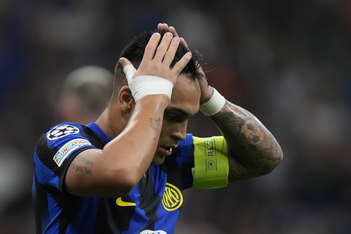 Inter Milan's Lautaro Martinez reacts after a missed scoring opportunity during the Champions League, Group D soccer match between Inter Milan and Benfica, at the San Siro stadium in Milan, Italy, Tuesday, Oct. 3, 2023. (AP Photo/Luca Bruno)