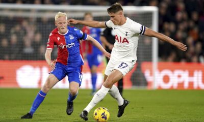 Tottenham Hotspur's Micky van de Ven, right, and Crystal Palace's Will Hughes battle for the ball during the English Premier League soccer match at Selhurst Park, London, Friday Oct. 27, 2023. (John Walton/PA via AP)
