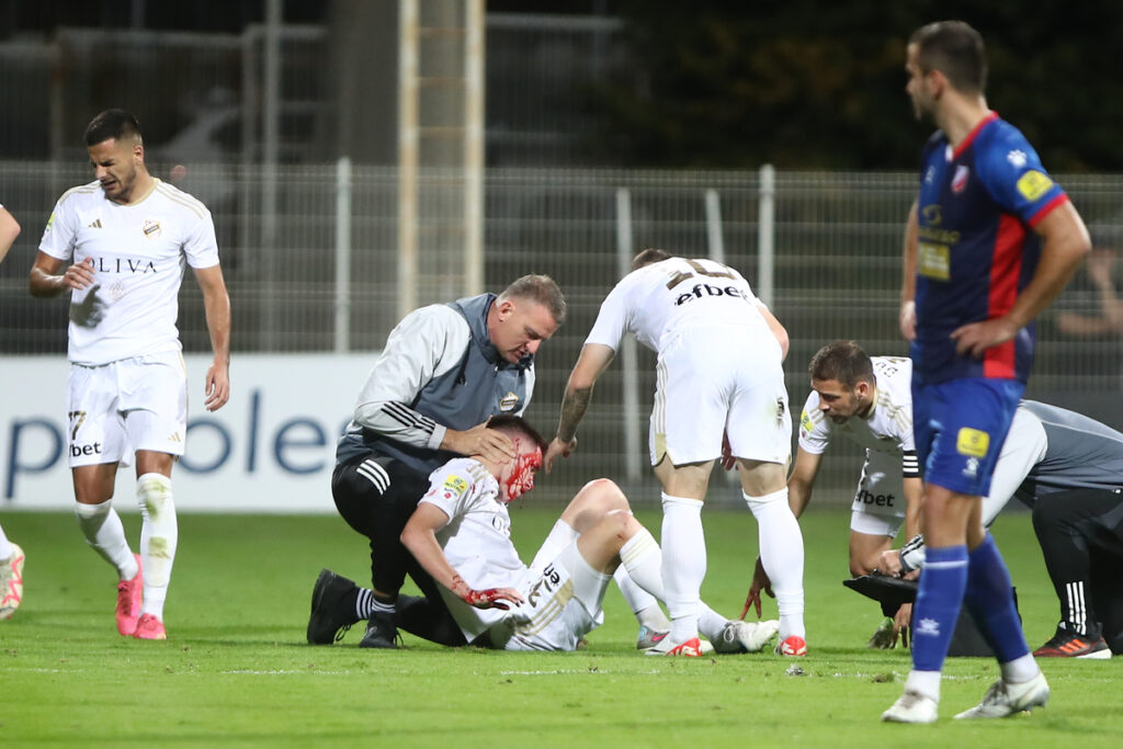 fudbaler Cukarickog na utakmici Mocart Superlige protiv Vojvodine na stadionu Cukarickog, Beograd 29.10.2023. godine Foto: Ivica Veselinov / MN PRESS FUDBAL, FOOTBALL, MOZZART SUPERLIGA, PRVENSTVO SRBIJE, NATIONAL CHAMPIONSHIP, FK CUKARICKI, FK VOJVODINA