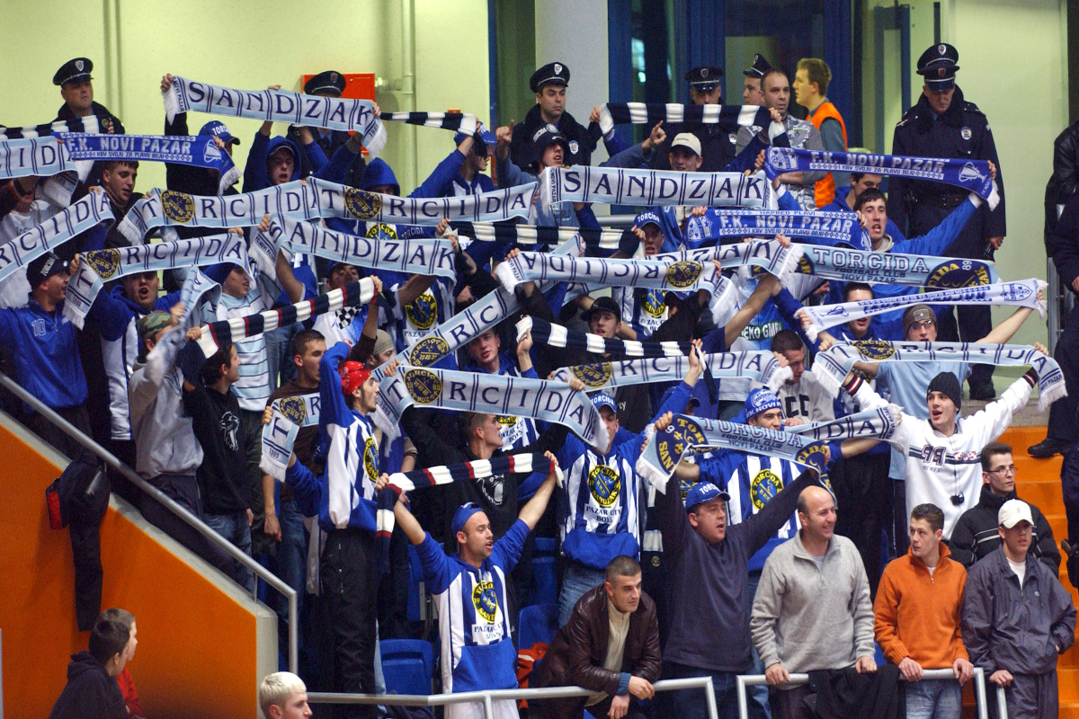 KOSARKA - Torcida Sandzak, navijaci iz Novog Pazara. Vrsac, 01.02.2005. snimio:N.Parausic