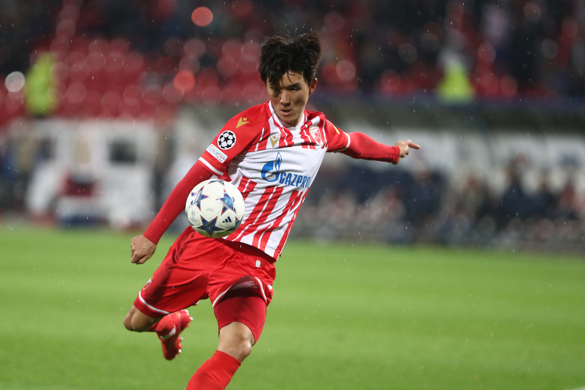 fudbaler Crvene Zvezde na utakmici UEFA Lige Sampiona protiv Lajpciga na stadionu Rajko Mitic, Beograd 07.11.2023. godine Foto: Ivica Veselinov / MN PRESS FUDBAL, FOOTBALL, UEFA CHAMPIONS LEAGUE, LIGA SAMPIONA, CRVENA ZVEZDA, RED STAR, RB LEIPZIG, RED BUL LAJPCIG