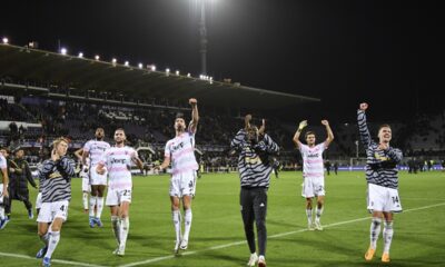 Juventus' Dusan Vlahovic and teammates celebrate their win over Fiorentina after their the Serie A soccer match at Artemio Franchi Stadium, in Florence, Italy, Sunday Nov. 5, 2023. (Massimo Paolone/LaPresse via AP)