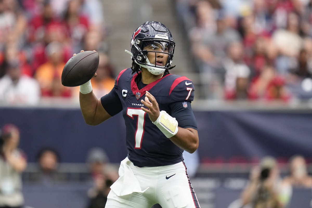 Houston Texans quarterback C.J. Stroud looks to pass against the Tampa Bay Buccaneers during the first half of an NFL football game, Sunday, Nov. 5, 2023, in Houston. (c)