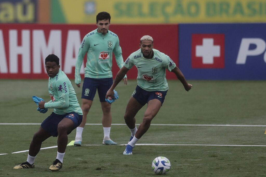 Brazil's Endrick, left, teammate Joelinton, right, battle for the ball during a training session ahead of a 2026 World Cup qualifier soccer match against Argentina, in Teresopolis, Brazil, Monday, Nov. 20, 2023. (AP Photo/Bruna Prado)