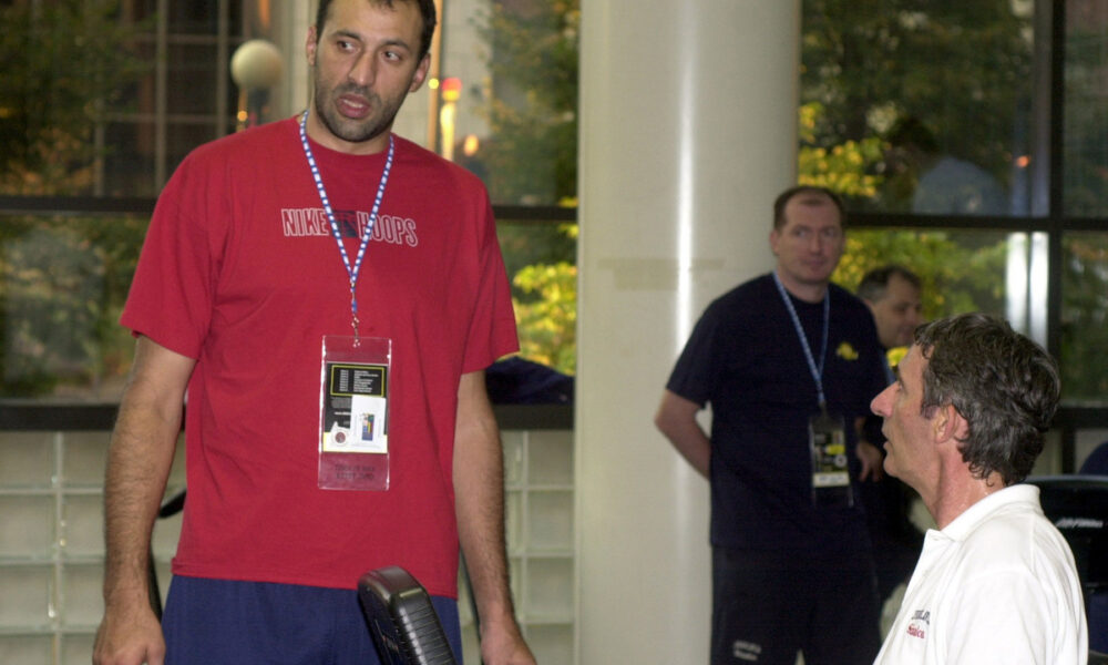 KOSARKA - WC2002 - Vlade Divac, Jugoslavija YUG kosarkas, i Svetislav Pesic, Jugoslavija YUG selektor, u teretani hotela Hyatt. Indianapolis, 31.08.2002. snimio:N.Parausic Æ