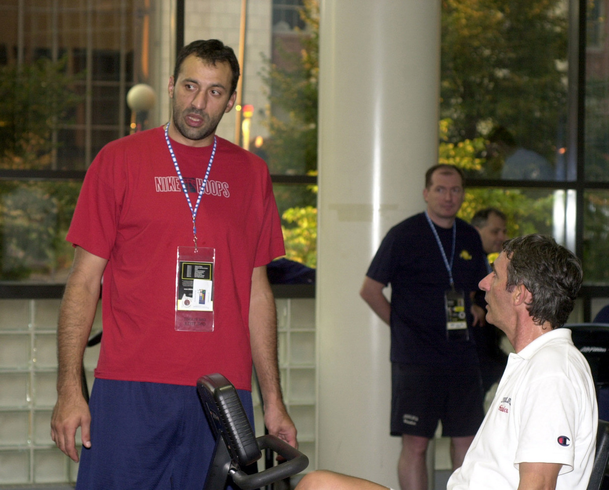 KOSARKA - WC2002 - Vlade Divac, Jugoslavija YUG kosarkas, i Svetislav Pesic, Jugoslavija YUG selektor, u teretani hotela Hyatt. Indianapolis, 31.08.2002. snimio:N.Parausic Æ