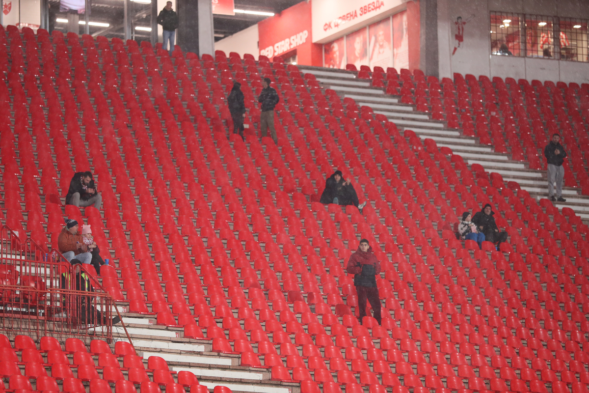 Navijači Crvene zvezde na utakmici Kupa Srbije protiv Radnickog na stadionu Rajko Mitic. Beograd, 06.12.2023. Foto: Marko Metlas Fudbal, Kup Srbije, Crvena zvezda, Radnicki