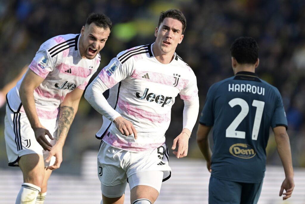 Juventus' Dusan Vlahovic, center, celebrates after scoring his side's second goal during a Serie A soccer match between Frosinone and Juventus, at Benito Stirpe Stadium, in Frosinone, Italy, Saturday, Dec. 23, 2023. (Alfredo Falcone/LaPresse via AP)