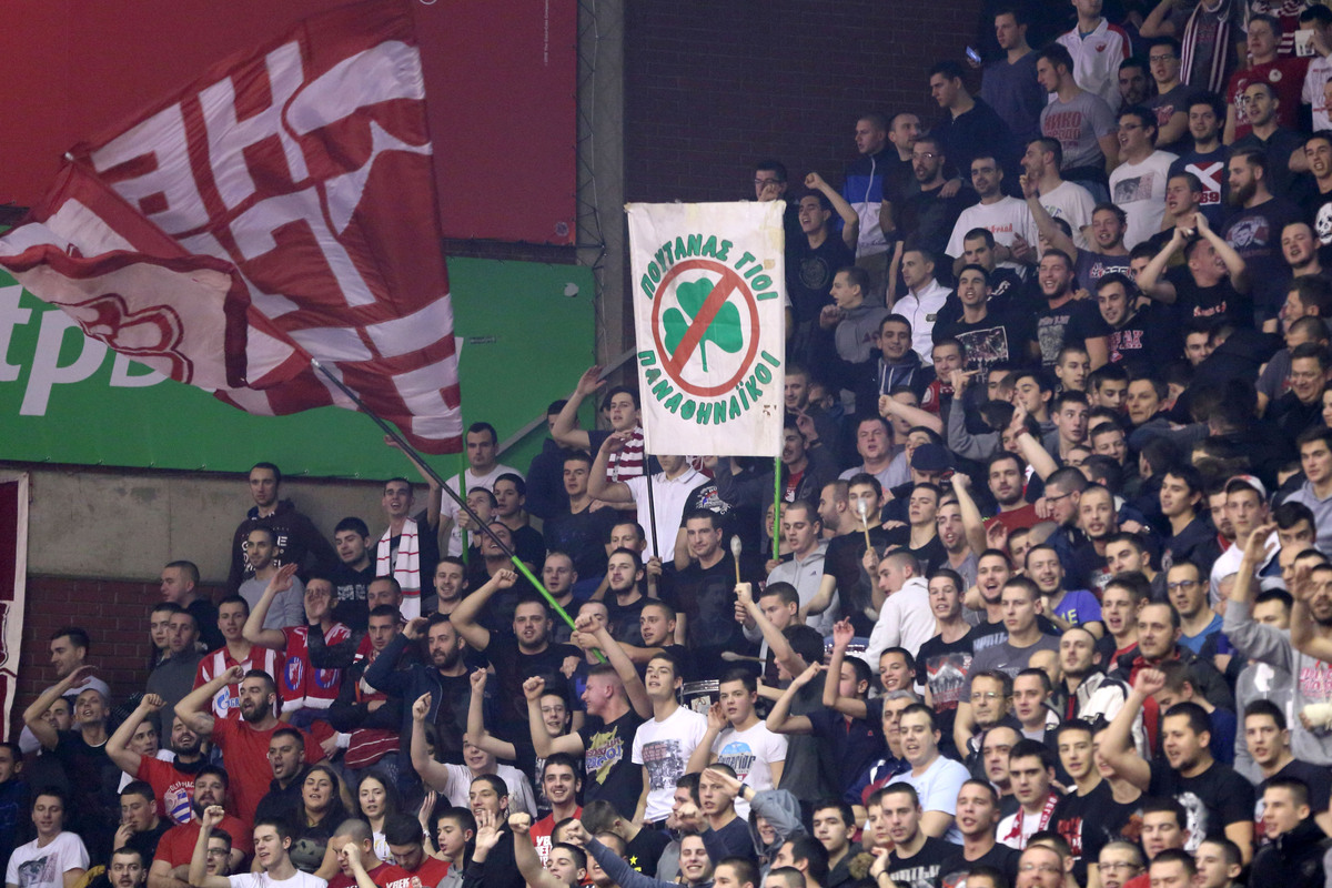 DELIJE navijaci kosarkasa Crvene zvezde na utakmici Evrolige protiv Panatinaikosa Atina u hali Pionir, Beograd 26.01.2017. godine Foto: Marko Metlas Kosarka, Crvena zvezda, Evroliga, Panatinaikos Atina