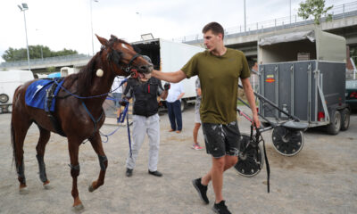 NIKOLA JOKIC kosarkas reprezentacije Srbije na Beogradskom hipodromu sa svojim konjem, Beograd 23.06.2019. godine Foto: MN PRESS Kosarka, Srbija, Hpodrom, Konj