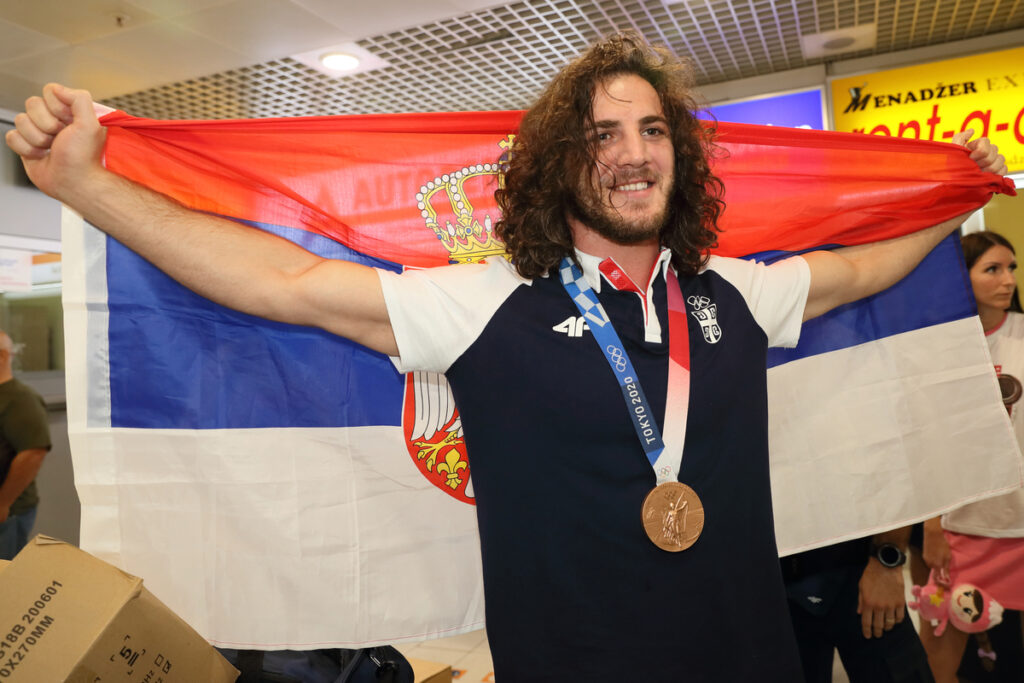 ZURABI DATUNASHVILI Zurabi Datunasvili rvac Srbije osvajac bronzane medalje na Olimpijadi u Tokiu docek na aerodromu Nikola Tesla Surcin , Beograd 06.08.2021. godine Foto: Marko Metlas Rvanje, Srbija, Olimpijada Tokio 2021