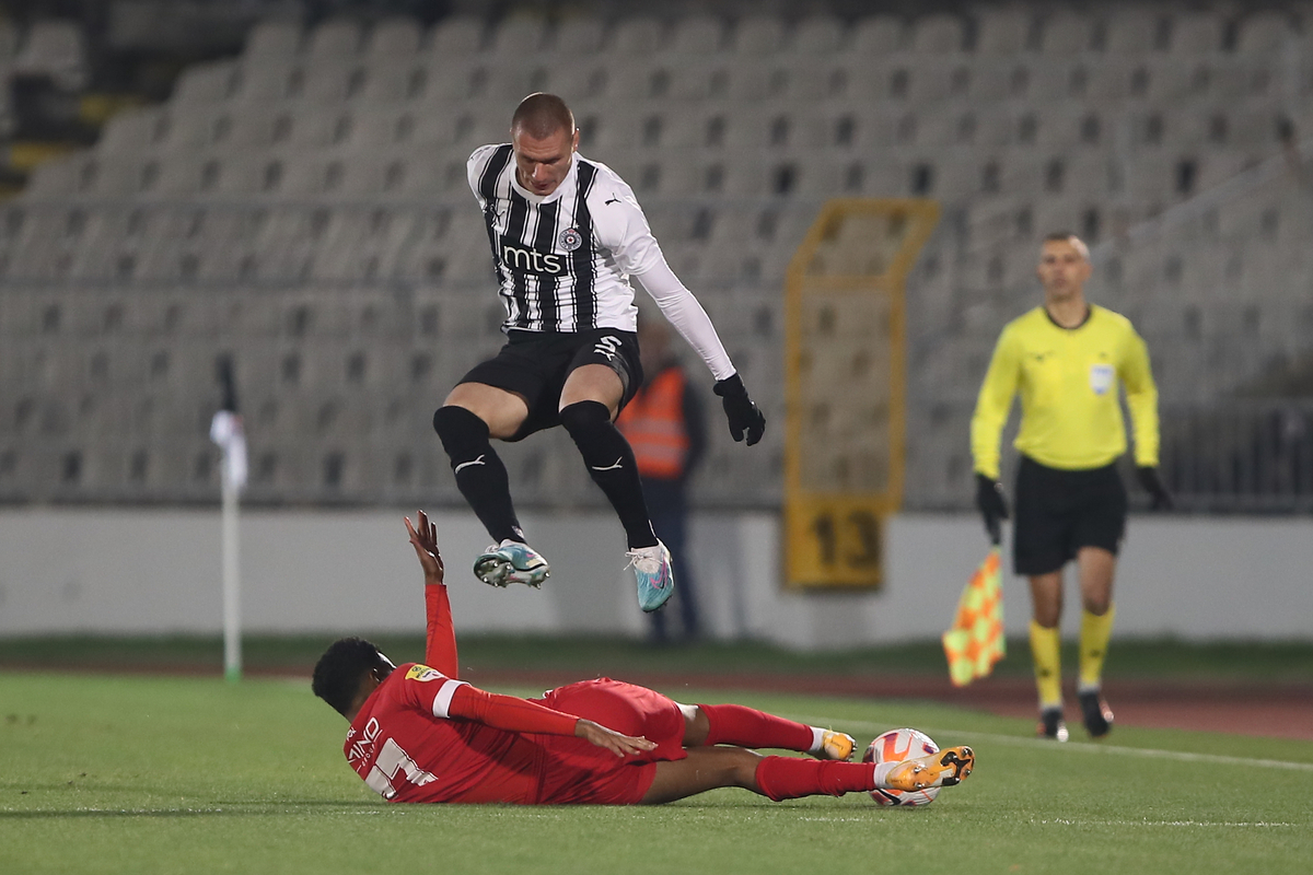 Nikola Antić fudbaler Partizana na utakmici Mocart Superlige protiv Radnickog iz Kragujevca na stadionu Partizana, Beograd 16.12.2023. godine Foto: Ivica Veselinov / MN PRESS FUDBAL, FOOTBALL, MOZZART SUPERLIGA, PRVENSTVO SRBIJE, NATIONAL CHAMPIONSHIP, PARTIZAN, FK RADNICKI KRAGUJEVAC