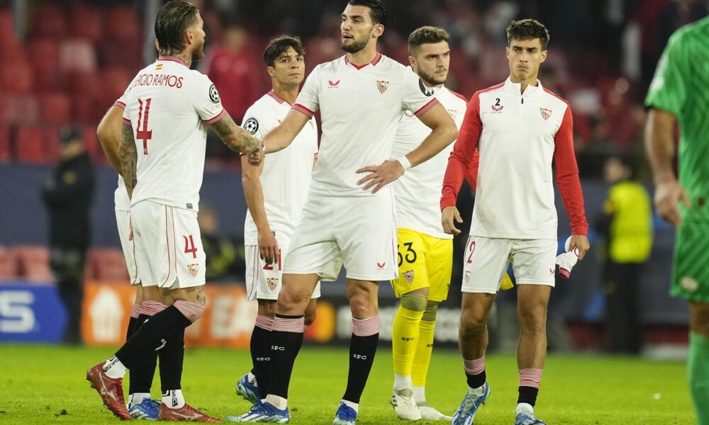 Sevilla players stand after the the Champions League Group B soccer match between Sevilla and PSV at the Ramon Sanchez-Pizjuan stadium in Seville, Spain, Wednesday, Nov.29, 2023. (AP Photo/Jose Breton)