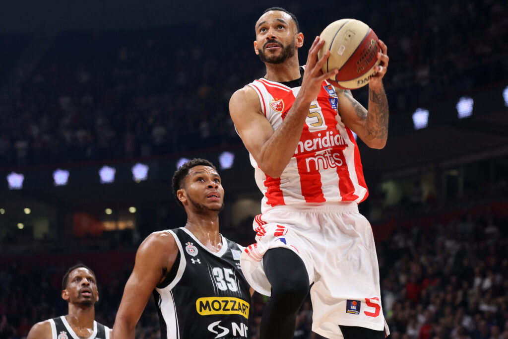 kosarkas Crvene zvezde na utakmici Jadranske ABA lige protiv Partizana u hali Stark Beogradska arena, Beograd 28.01.2024. godine Foto: Marko Metlas Kosarka, Crvena zvezda, Jadranska ABA liga, Partizan