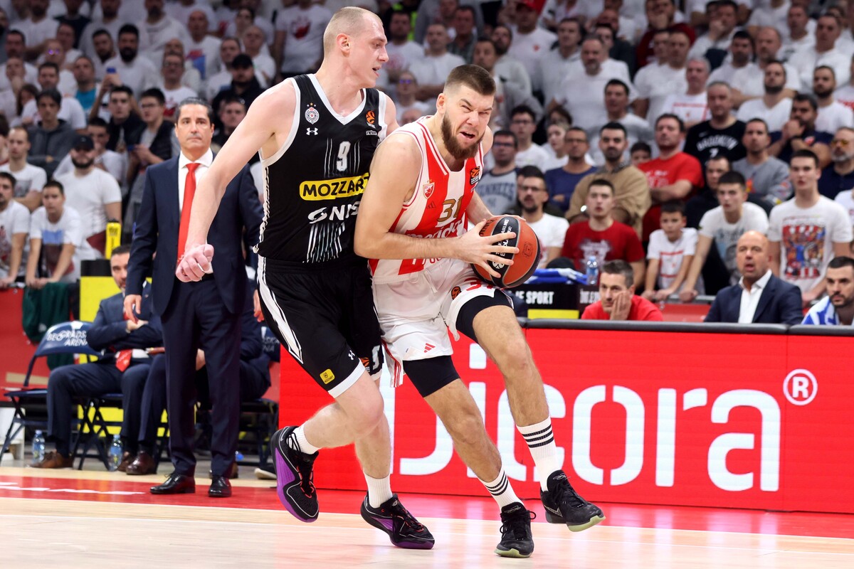 kosarkas Crvene zvezde na utakmici Evrolige protiv Partizana u hali Stark Beogradska arena, Beograd 04.01.2023. godine Foto: Marko Metlas Kosarka, Crvena zvezda, Evroliga, Partizan