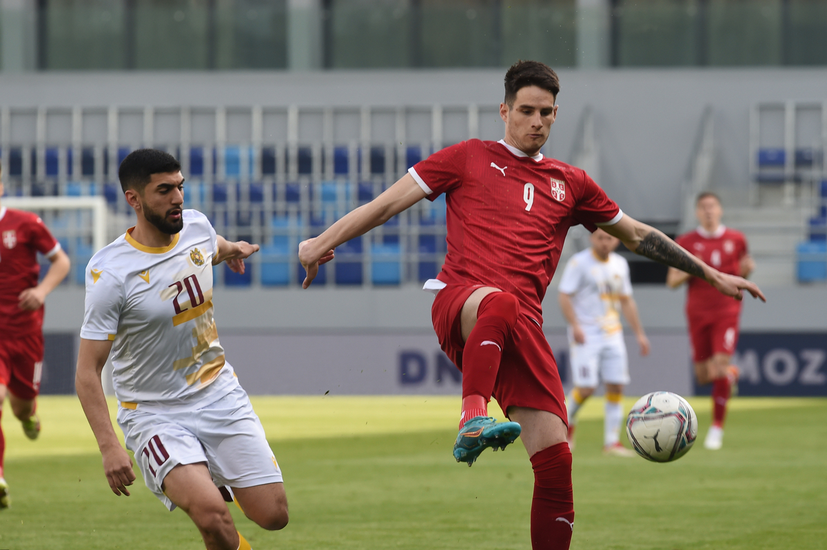 SLOBODAN TEDIC, fudbaler Srbije U21, na utakmici kvalifikacija protiv Jermenije, i ERJANIK GHUBASARYAN, na stadionu TSC Arena. Backa Topola, 29.03.2022. foto: Nebojsa Parausic Fudbal, UEFA, Srbija, Jermenija, U21