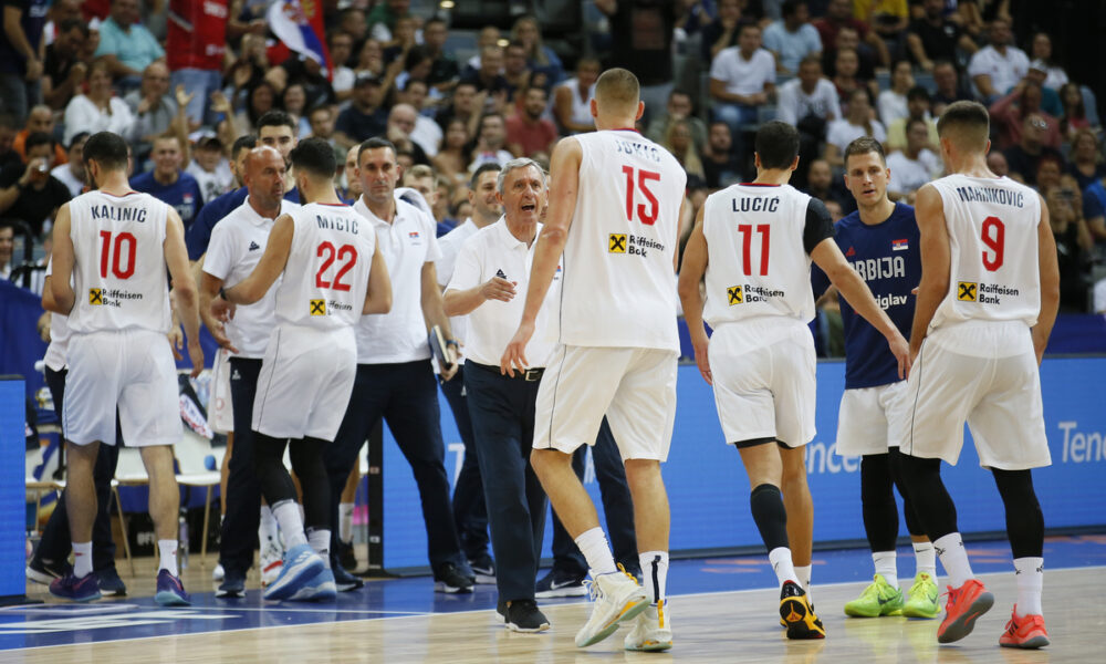 SVETISLAV PESIC treneri NIKOLA JOKIC kosarkas Srbije na utakmici FIBA Evropskog Prvenstva protiv Holandije u O2 Areni, Prag 02.09.2022. godine Foto: Ivica Veselinov / MN PRESS KOSARKA, BASKETBALL, FIBA, SRBIJA, SERBIA, NEDERLANDS, HOLANDIJA, EUROPEAN CHAMPIONSHIP, EVROPSKO PRVENSTVO