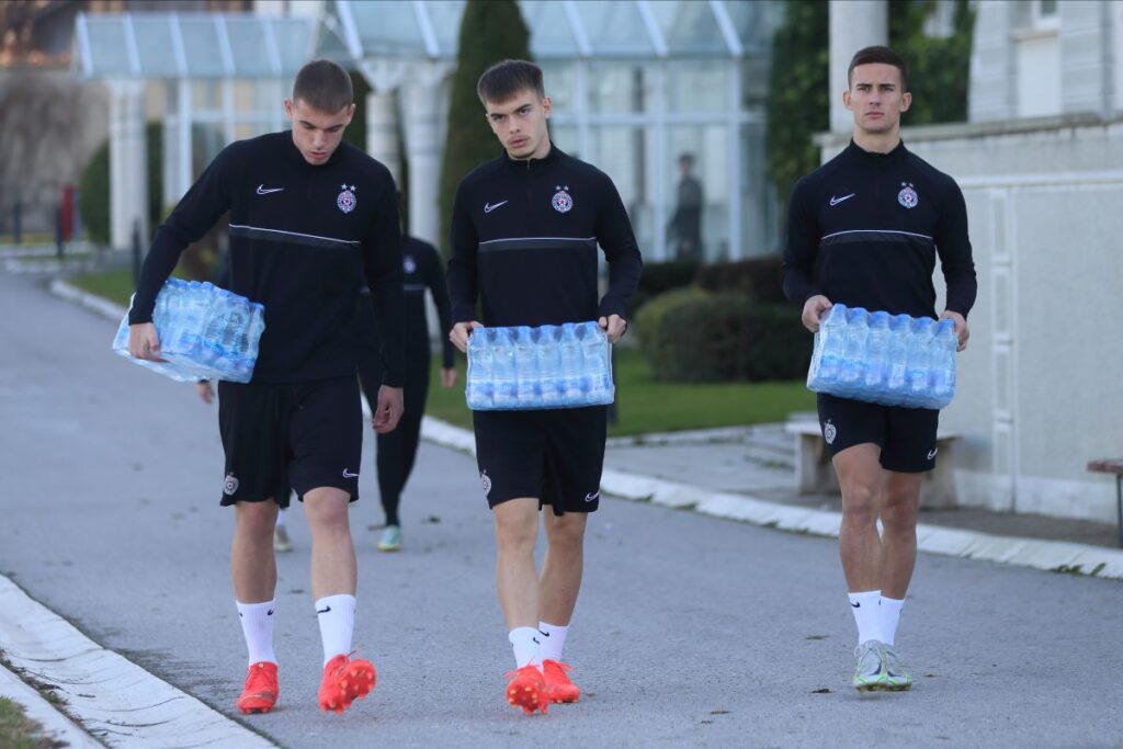 LUKA SUBOTIC, MIHAJLO PETKOVIC, JANKO JEVREMOVIC fudbaleri Partizana trening pred pocetak prolecnog dela Prvenstva Srbije u sportskom centru Teleoptik, Beograd 28.12.2022. godine Foto: Marko Metlas
