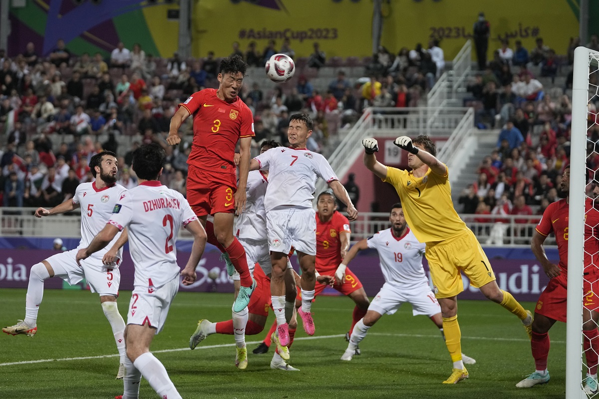China's Zhu Chenjie (3) heads the ball in an attempt to score during the Asian Cup Group A soccer match between China and Tajikistan at Abdullah Bin Khalifa Stadium in Doha, Qatar, Saturday, Jan. 13, 2024. (AP Photo/Thanassis Stavrakis)
