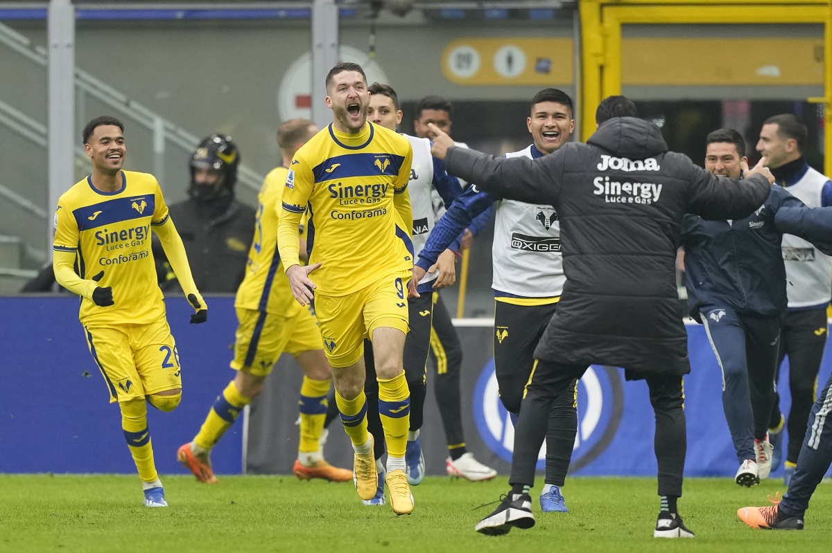 Kiks Intera, Verona izvukla remi