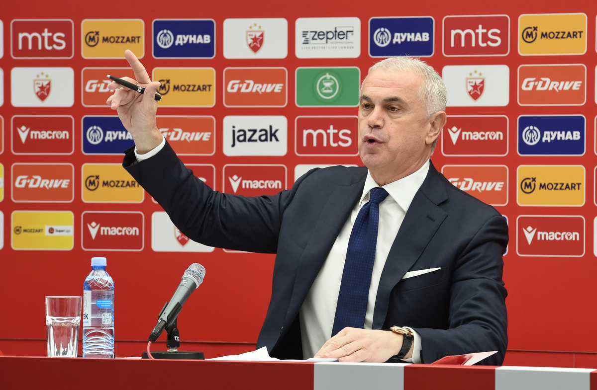 ZVEZDAN TERZIC, direktor fudbalera Crvene zvezde, objavljuje smenu trenera na press konferenciji na stadionu Rajko Mitic. Beograd, 21.12.2023. foto: Nebojsa Parausic Fudbal, Crvena zvezda,