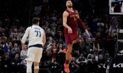 Cleveland Cavaliers guard Max Strus (1) watches his game-winning basket, next to Dallas Mavericks guard Luka Doncic (77) at the buzzer in an NBA basketball game Tuesday, Feb. 27, 2024, in Cleveland. (AP Photo/Sue Ogrocki)