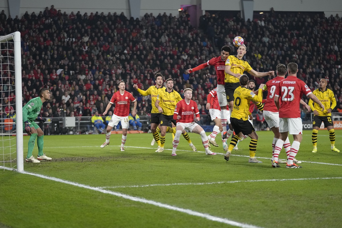 Dortmund's Nico Schlotterbeck, top right, out jumps PSV's Malik Tillman, top left, to head the ball during the Champions League round of 16 first leg soccer match between PSV Eindhoven and Borussia Dortmund at Philips stadium in Eindhoven, Netherlands, Tuesday, Feb. 20, 2024. (AP Photo/Peter Dejong)