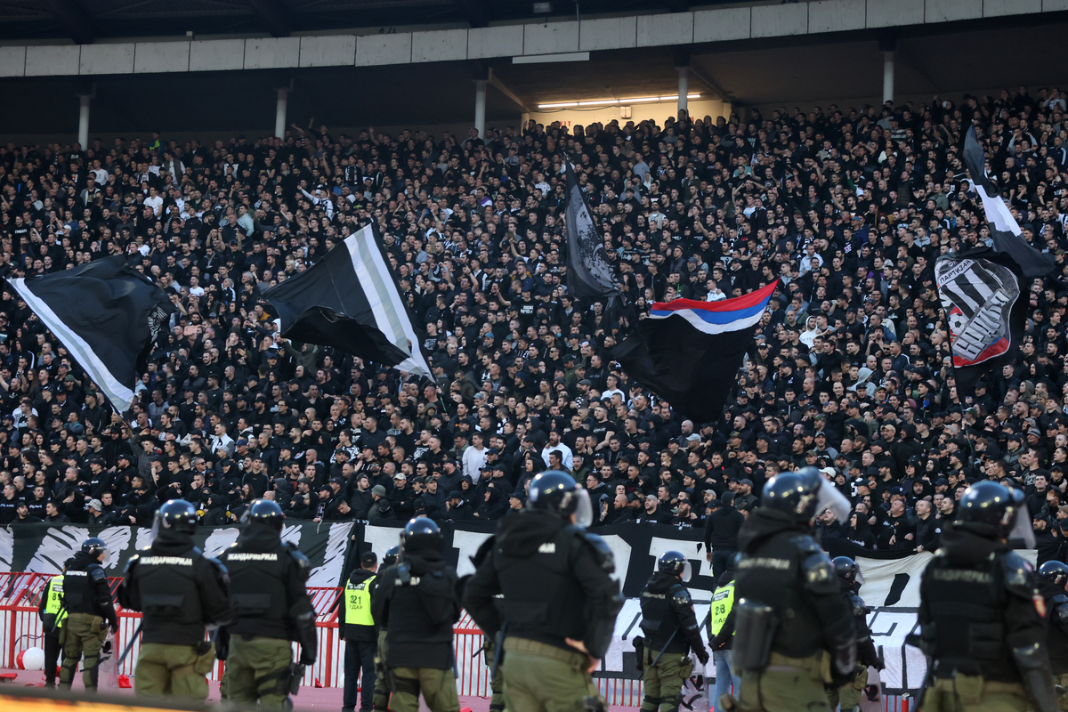 Grobari dimne bombe šetalica, FK Partizan, FK Crvena zvezda, 172. Večiti derbi