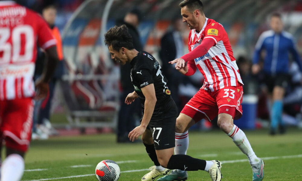 fudbaler Crvene zvezde na utakmici Mocart Superlige protiv Partizana, na stadionu Rajko Mitic, Beograd, 09.03.2024. foto: Marko Metlas Fudbal, 172. derbi, Partizan, Crvena zvezda, derbi, Superliga