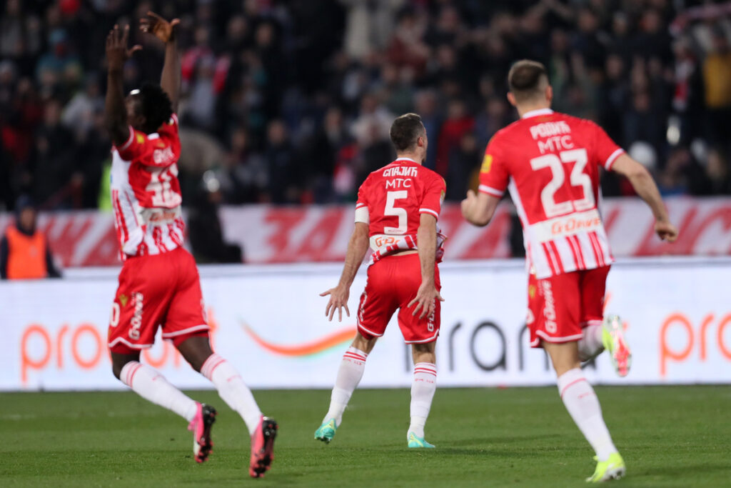 fudbaler Crvene zvezde na utakmici Mocart Superlige protiv Partizana, na stadionu Rajko Mitic, Beograd, 09.03.2024. foto: Marko Metlas Fudbal, 172. derbi, Partizan, Crvena zvezda, derbi, Superliga