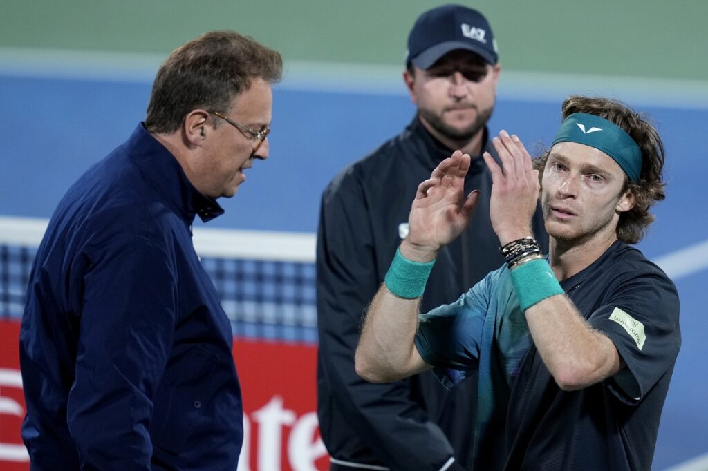 ATP Supervisor Roland Herfel , left, disqualifies Andrey Rublev during his semi final match with Alexander Bublik of Kazakhstan at the Dubai Duty Free Tennis Championships in Dubai, United Arab Emirates, Friday, March 1, 2024. (AP Photo/Kamran Jebreili)