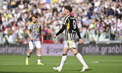 Juventus' Dusan Vlahovic walks off the pitch after getting a red card during the Italian Serie A soccer match between Juventus and Genoa at the Allianz Stadium in Turin, Italy, Sunday, March 17, 2024. (Marco Alpozzi/LaPresse via AP)