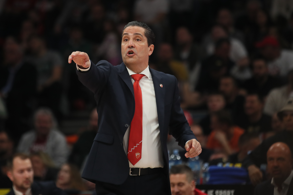 Trener Crvene Zvezde na utakmici Evrolige protiv Virtusa u hali Beogradska Stark Arena, Beograd 22.03.2024. godine Foto: Ivica Veselinov / MN PRESS KOSARKA, BASKETBALL, EVROLIGA, EUROLEAGUE, CRVENA ZVEZDA, VIRTUS