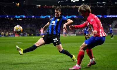 Atletico Madrid's Antoine Griezmann, right, passes the ball past Inter Milan's Benjamin Pavard during the Champions League, round of 16, second leg soccer match between Atletico Madrid and Inter Milan at the Metropolitano stadium in Madrid, Spain, Wednesday, March 13, 2024. (AP Photo/Manu Fernandez)