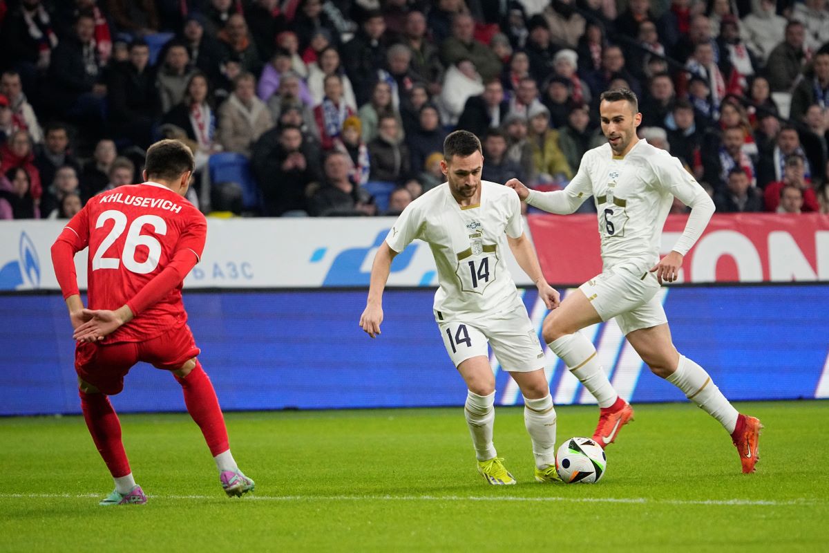 Serbia's Andrija Zivkovic, centre, and Serbia's Milan Gajic, right, in action against Russia's Daniil Khlusevich during an international friendly soccer match between Russia and Serbia at the Central Dynamo Stadium of Lev Yashin in Moscow, Russia, Thursday, March 21, 2024. (AP Photo/Alexander Zemlianichenko)