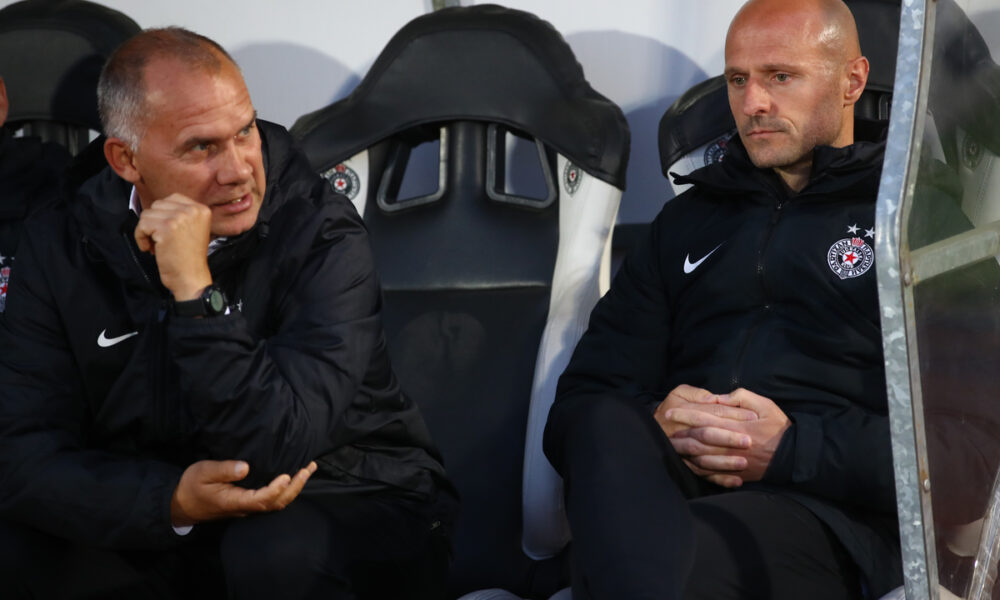 ALBERT NADJ pomocni trener i IGOR DULJAJ trener fudbalera Partizana na utakmici Superlige Prvenstva Srbije protiv Radnickog Kragujevac na stadionu Partizana, Beograd 14.05.2023. godine Foto: Marko Metlas Fudbal, Partizan, Superliga Prvenstvo Srbije, Radnicki Kragujevac