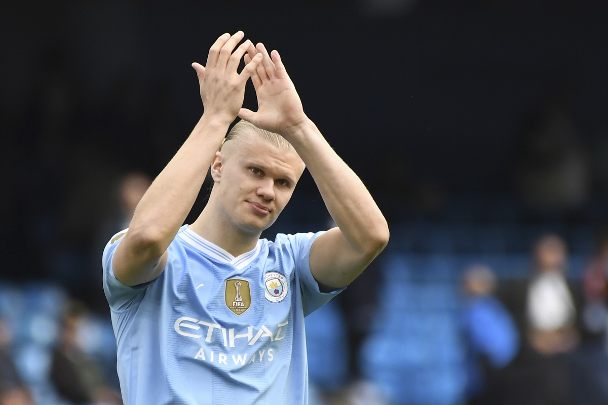 Manchester City's Erling Haaland applauds fans at the end of the English Premier League soccer match between Manchester City and Luton Town at Etihad stadium in Manchester, England, Saturday, April 13, 2024. (AP Photo/Rui Vieira)