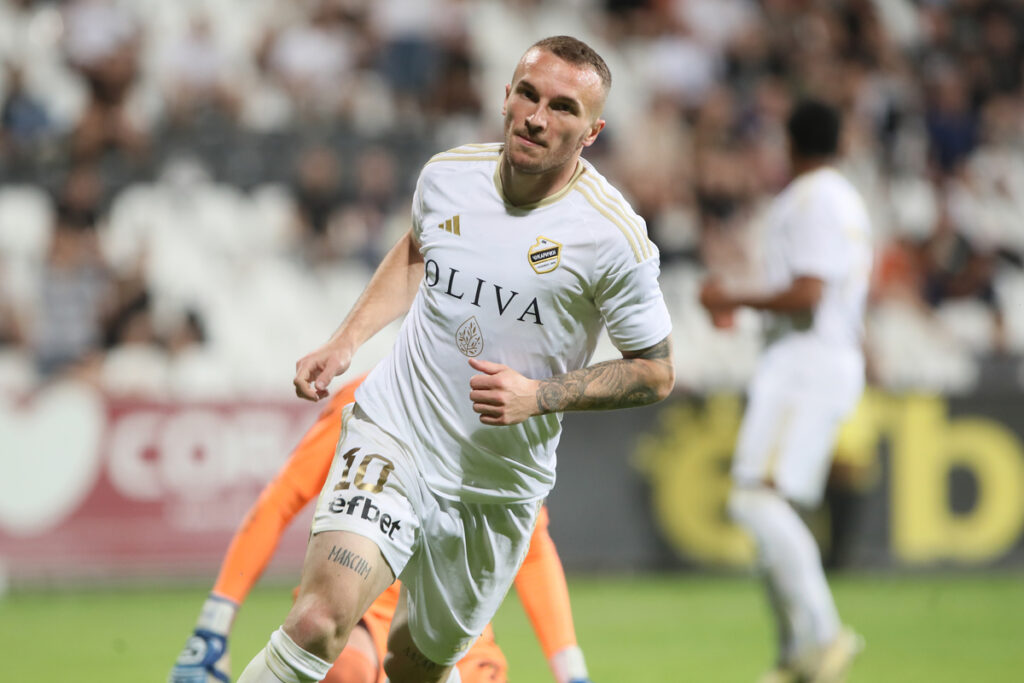 fudbaler Cukarickog na utakmici Mocart Superlige protiv Partizana na stadionu Cukarickog, Beograd 14.04.2024. godine Foto: Ivica Veselinov / MN PRESS FUDBAL, FOOTBALL, MOZZART SUPERLIGA, PRVENSTVO SRBIJE, NATIONAL CHAMPIONSHIP, FK CUKARICKI, FK PARTIZAN